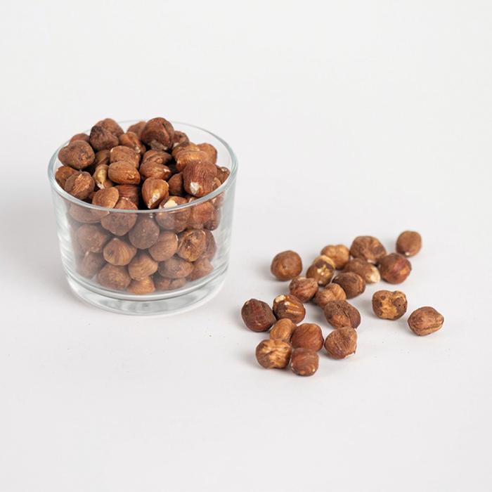 nocciole intere sgusciate di pariani