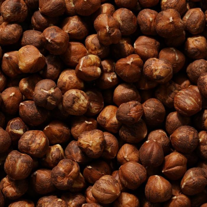 nocciole intere sgusciate di pariani
