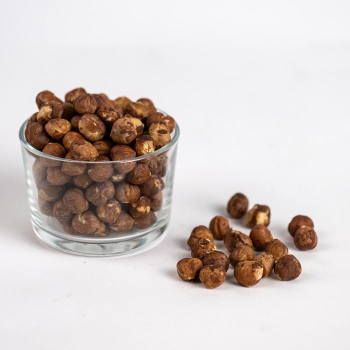 nocciole intere sgusciate di pariani