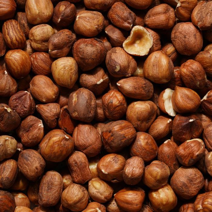 nocciole intere sgusciate di pariani