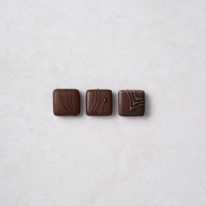 cofanetto 15 praline cioccolato fondente 150 g di valrhona